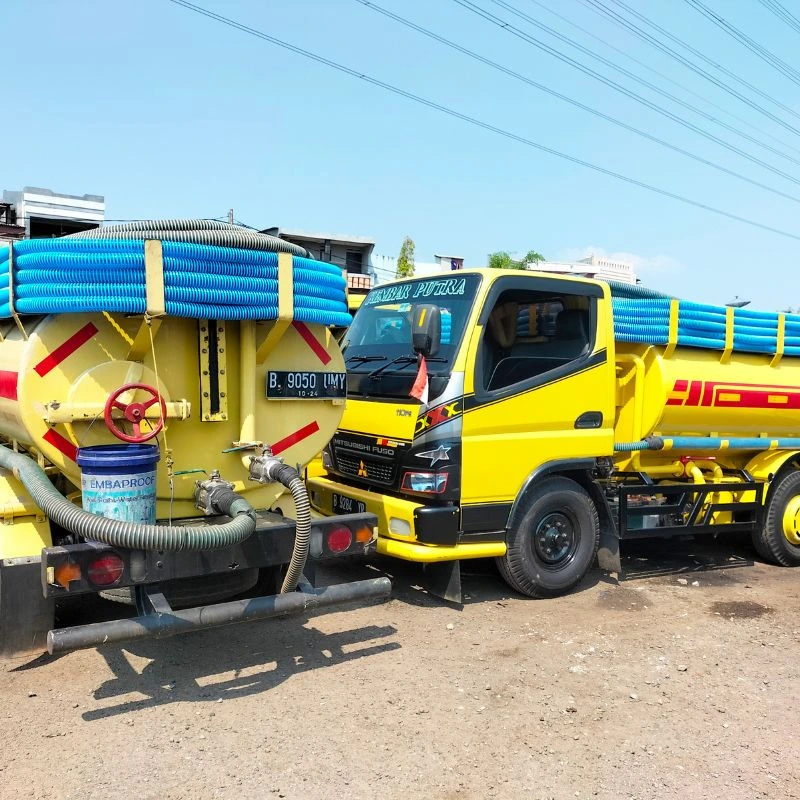 Armada truk vakum untuk sedot WC Bogor dan sedot septic tank Bogor